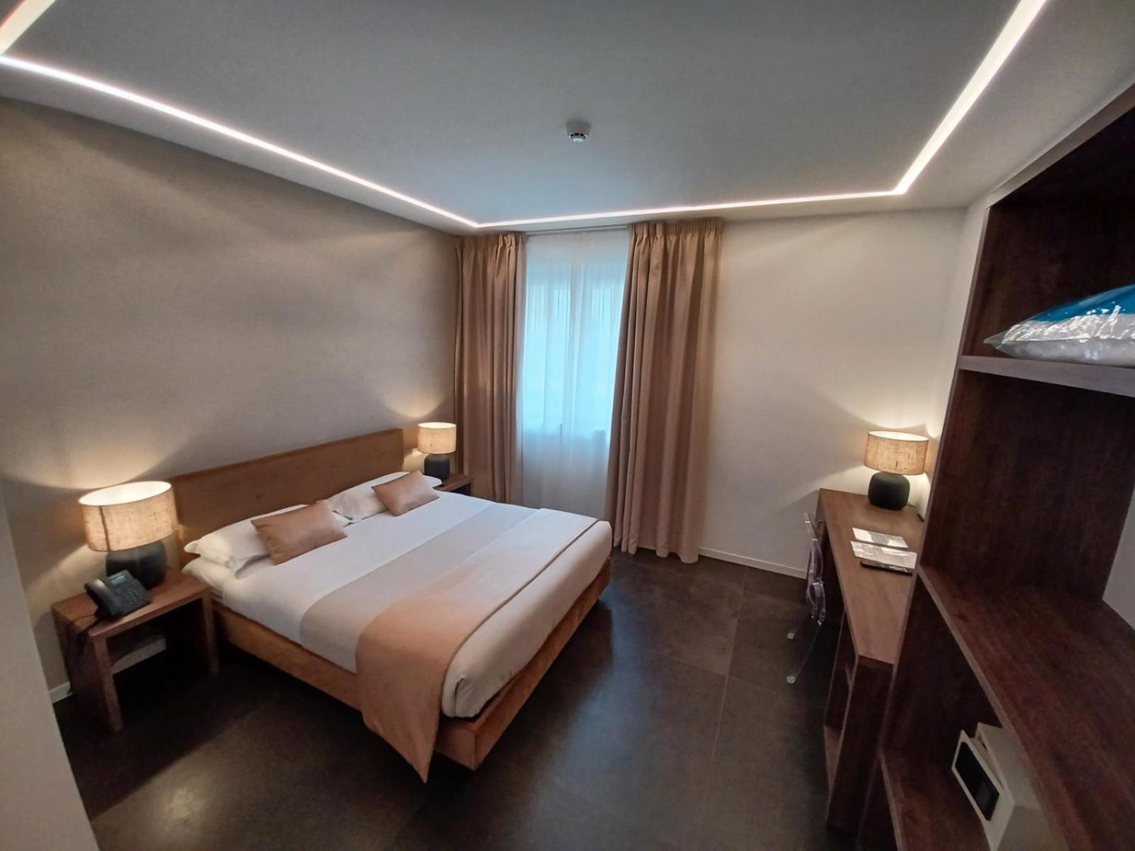 Outside Boutique Hotel Foggia Buitenkant foto
